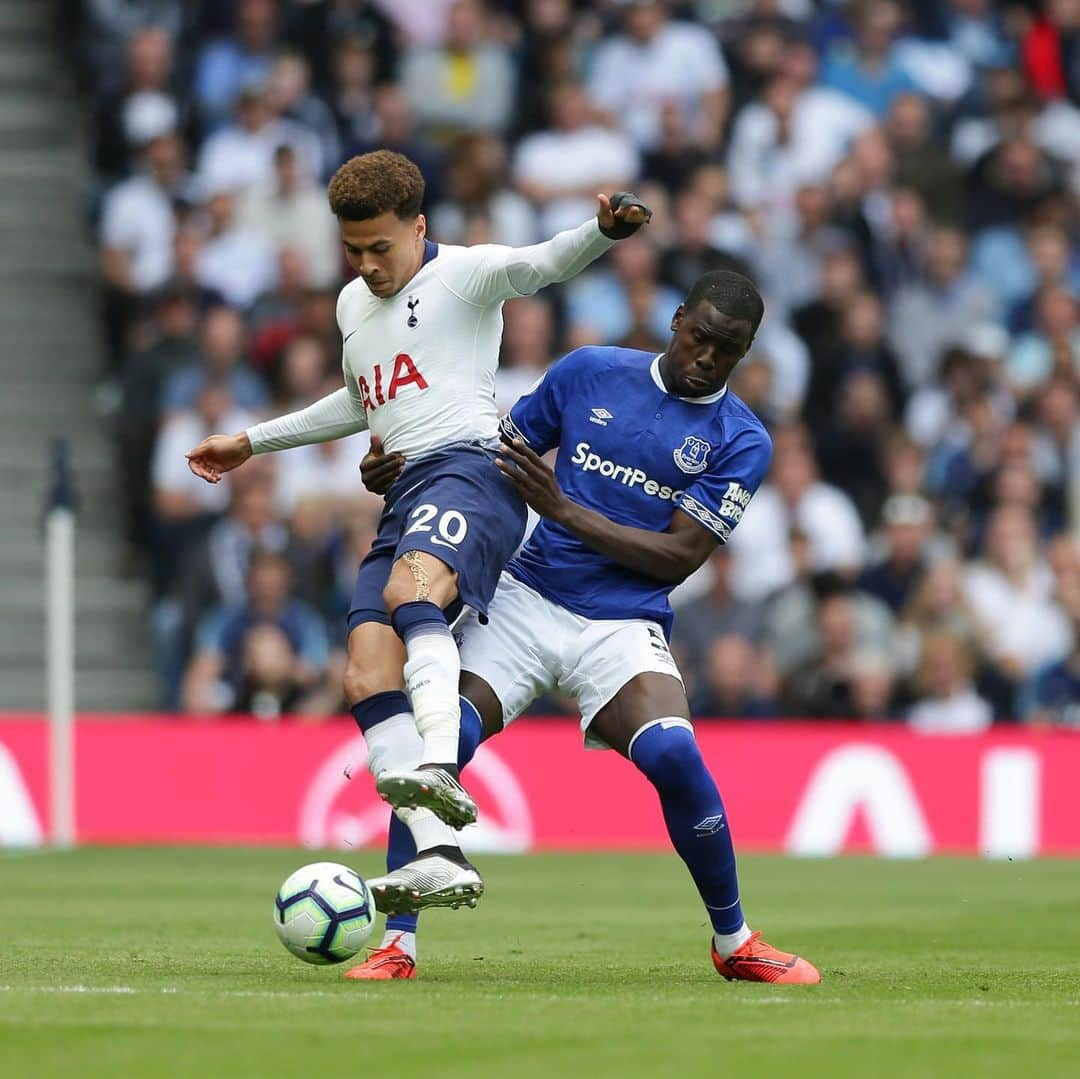 クル・ズマさんのインスタグラム写真 - (クル・ズマInstagram)「Unlucky not to finish the season with a win but great effort from the lads yesterday 🤛🏾 thanks to the travelling fans again 💙 @everton #lazoumance #alhamdulillah」5月13日 17時36分 - kurtzouma