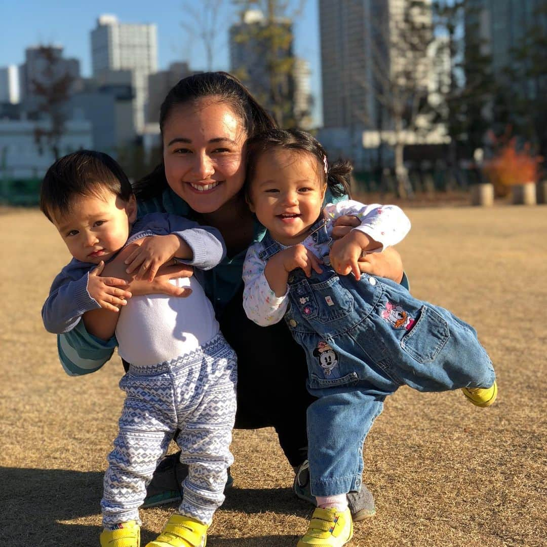 エリナ シルカさんのインスタグラム写真 - (エリナ シルカInstagram)「Happy Mother’s Day to all those super moms out there 🌼😆👏👏👏」5月13日 17時31分 - laura_elina_ymd