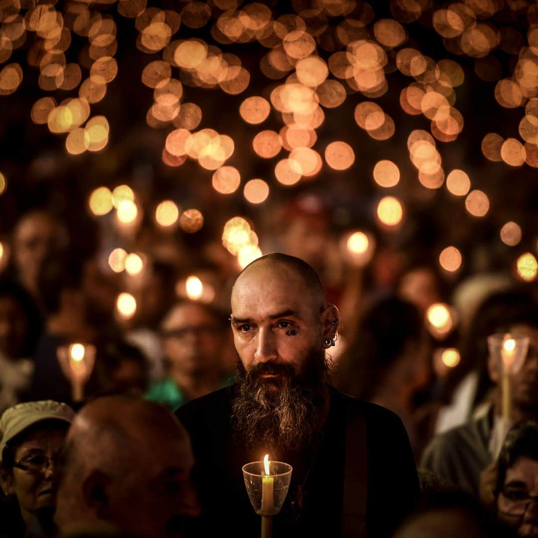 AFP通信さんのインスタグラム写真 - (AFP通信Instagram)「AFP Photo 📷 @patmmoreira - A man holds a candle as he prays with thousands of others during the candle procession at the Fatima shrine in Fatima, central Portugal, on May 12, 2019. Thousands of pilgrims converged on the Fatima Sanctuary to celebrate the anniversary of Fatima's miracle when three shepherd children claimed to have seen the Virgin Mary in May 1917. #fatima #FatimaSanctuary #candle #candleprocession」5月13日 17時45分 - afpphoto