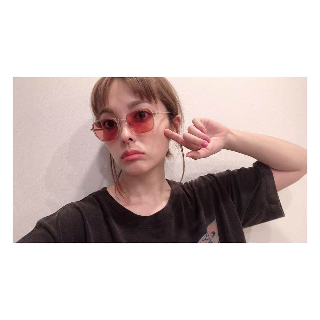 平山あやさんのインスタグラム写真 - (平山あやInstagram)「@garrettleight のサングラス🕶  今まで自分で持ってないイメージを選んでみた🙆‍♀️✨ めちゃくちゃ掛けやすくて、とても可愛くて一目惚れサングラス♡  #garrettleight #sunglasses #happy #fashion #ootd  #完璧すぎるサングラス」5月13日 17時40分 - aya_hirayama