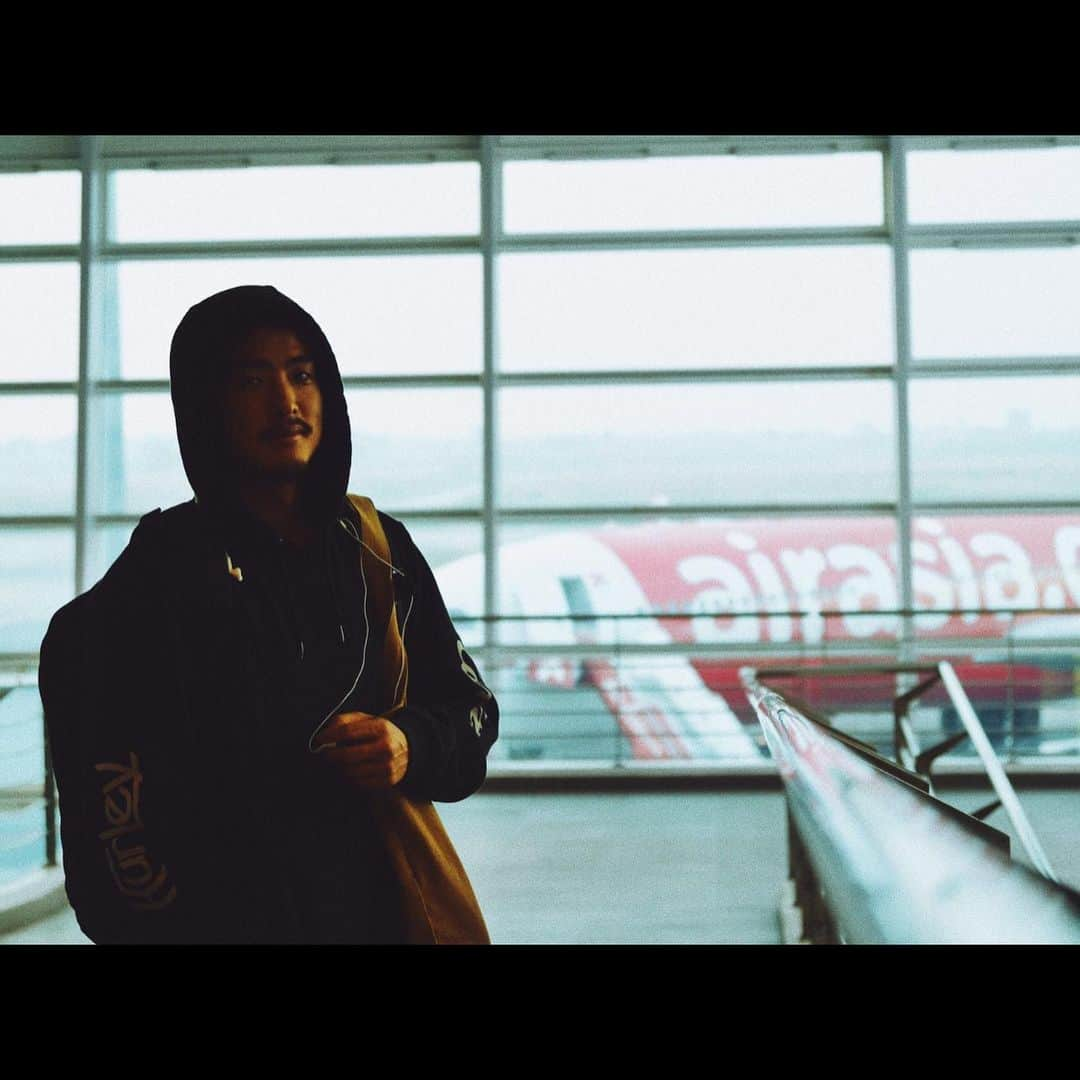 大橋海人さんのインスタグラム写真 - (大橋海人Instagram)「今回のバリの旅も @airasia_jpn  で行きました！ おかげで第1戦を2番で終えることができました。  次はどこのトリップかな〜。 Photo @kenta_kawana . . Surf  photo @naoyakimoto  #エアアジア #バリ」5月13日 17時49分 - kaitoohashi