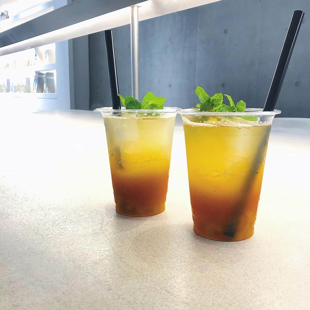 chinatsu614さんのインスタグラム写真 - (chinatsu614Instagram)「Refleshing summer drinks☀︎﻿ #mango #mangodrink #shirocafe #jiyugaoka #tokyo﻿ ・﻿ ・﻿ ・﻿ ﻿ コスメ談義は楽しい♥︎ ﻿ ﻿ w/ @mai.tanaka1001 ﻿ ﻿ ・﻿ ・﻿ ・﻿ #大人美容 #韓国コスメ 推し﻿ #ツヤ肌 #easydew #egsun」5月13日 17時51分 - chinatsu614