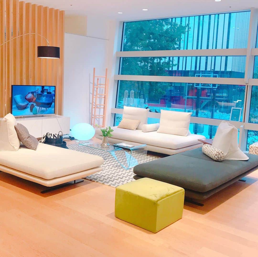 ligne roset shopのグルメインスタ