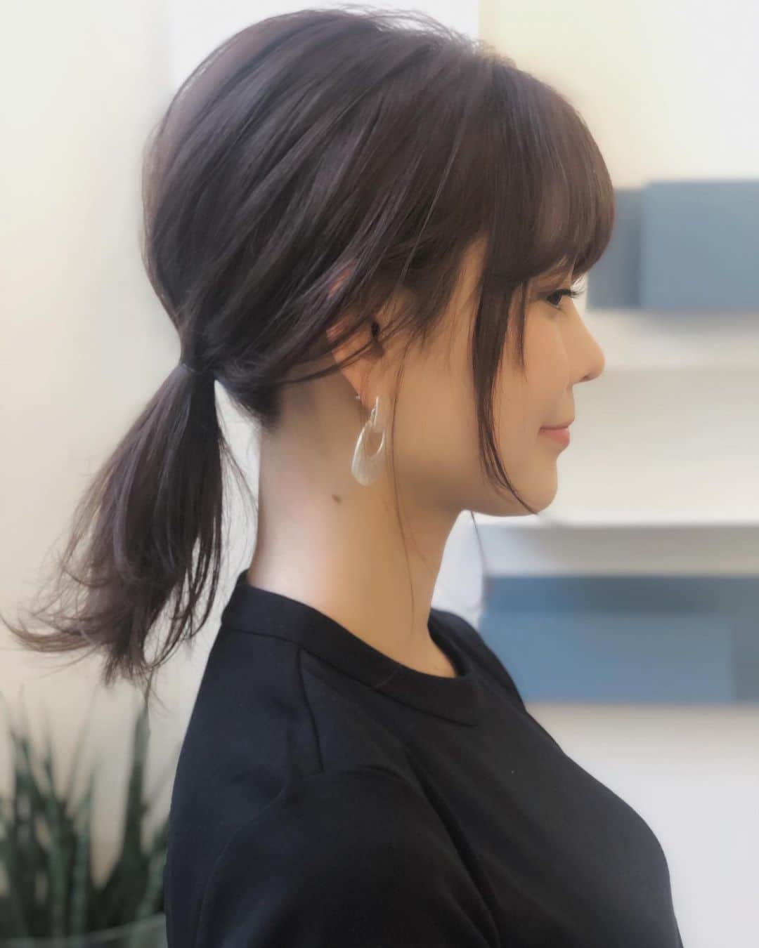 林村ゆかりのインスタグラム：「涼しげ低めポニー❤︎ 2枚目は動画。 ⠀ ⠀ ⠀ #ヘアカラー#ヘアアレンジ #美容 #ヘアスタイル」