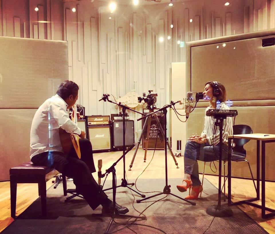 SHANTIさんのインスタグラム写真 - (SHANTIInstagram)「Back in the studio recording a #sting cover with the talented guitarist Satoshi Aikawa. We’ve been playing live for quite some time and have a musical connection. We recorded #fragile as a reminder of what the world is going through. We are experiencing a huge shift in becoming more and more aware of the balance we must aim to create for humankind and nature. It’s a prayer and an inner cry for awakening. The single will come out at the end of Summer. Looking forward to gifting your ears with this lovely recording. Much thanks to #redbullstudiostokyo for supporting our creative process. Big shout out to #amphionloudspeakers for their badass gear! Thank you Michael di Stasio for being the strength behind this project!」5月13日 18時21分 - shantimusic