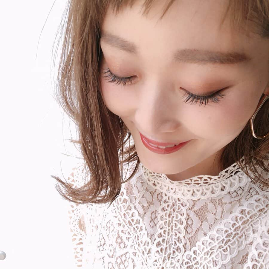 Kikuno Sayumiさんのインスタグラム写真 - (Kikuno SayumiInstagram)「〻eyelash〻 ・ ・ ・ こないだ久々に#マツエク を着けにいってきたよ𓍼 ・ 場所は#自由が丘 にあるサロン @r.grace_jiyugaoka ・ 駅近で行きやすい！( @r.grace_jiyugaoka のストーリーのハイライトに行き方が載せてあって迷わなかったよ✧* ) ・ 担当は渡辺さん @chiori_rgrace ♡ ・  まつ毛にはこだわりたいから、どんなまつ毛にしたいか、しっかりカウンセリングで聞いて頂けたのが嬉しかった✧* ・ まつ毛を根元からグイッと立ち上げたい私は#アップワードラッシュ にして欲しくて、マスカラ2度塗りくらいのボリュームが欲しかったから太さを0.2mmにしてもらったよ。 ・ ・ ︎︎︎︎☑︎上150本下40本 目頭から目尻にかけてCJ8~10mm ・ ・ ・ #マツエクデザイン #マツエクサロン #マツエク専門店#RGRACE #アールグレイス#フラットラッシュ#eyelashes」5月13日 18時22分 - sayumikikuno