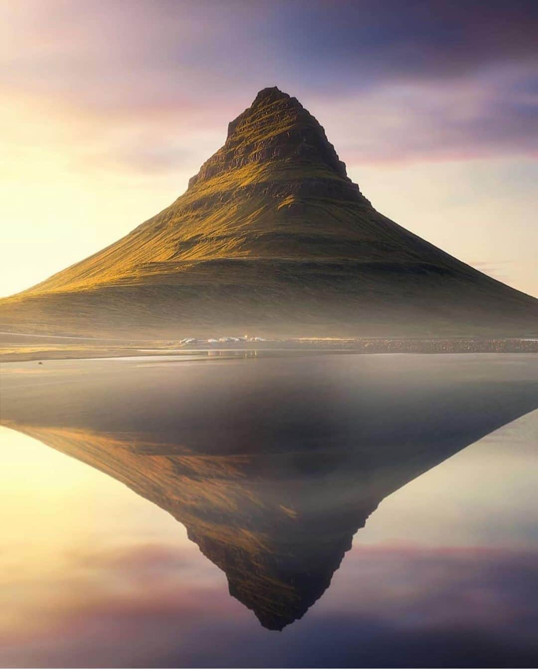 Canon Photographyさんのインスタグラム写真 - (Canon PhotographyInstagram)「Photography | @fredrik_stroemme  Kirkjufell, Iceland  #landscape #iceland #reflection #sunset」5月13日 18時36分 - cpcollectives
