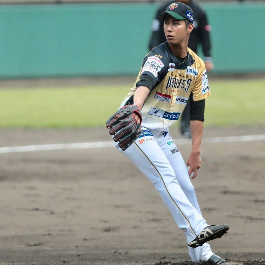 齋藤誠哉のインスタグラム：「本日、23歳になりました。 今年は新しい環境でのプレーとなっていますがやることは変わらないのでもう一回プロを目指して頑張っていくんで今後も応援よろしくお願いしゃす✌🏻 #礼ちゅん財布買って #毎年しゅんに誕プレもらってたのにもらってない」