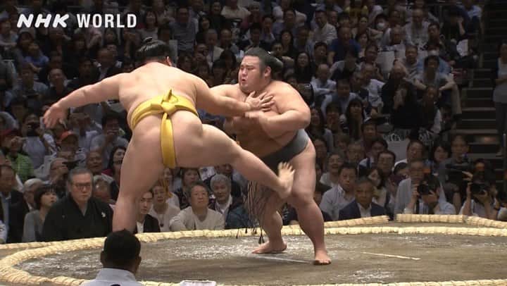 のインスタグラム：「⚡️The May GRAND SUMO Tournament began with electrifying action on Day 1! Takakeisho made a strong statement in his first match as an ozeki, defeating Endo with a powerful frontal push out! 💥🔥 See more: Grand Sumo Highlights. . . #sumo #japansumo #rikishi #ryogoku #RyogokuKokugikan #ozeki #takakeisho #maegashira #endo #dohyo #gyoji #tournament #japantrip #japantravel #travel #instagram #instagramjapan #tokyo #japan #GrandSumo #GrandSumoTournament #GrandSumoHighlights #nhkworld #nhkworldjapan #nhk」