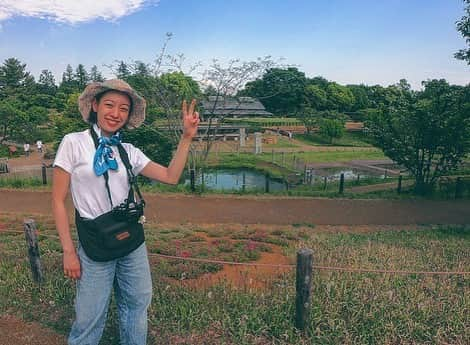 神崎れなさんのインスタグラム写真 - (神崎れなInstagram)「スカーフお姉さんやってみた🦜💐✌🏻 けど巻き方まだへたっぴでだんだんタオル巻いてる人みたいになってた🤫  お花綺麗すぎて花撮りハンターみたいになってた🐅🐆🛶笑 スカーフの色に合わせてシャドウをピンクで下まつげ水色を入れてみたんだけど写真だとわかりづらいね笑  #花#Flower#スカーフ#colorful#カラフル#アート#art#phot#フォト#花撮りハンターみたい#って#言ってるけど#なんだ？#そんなものはない#笑」5月13日 18時44分 - kanzakimon