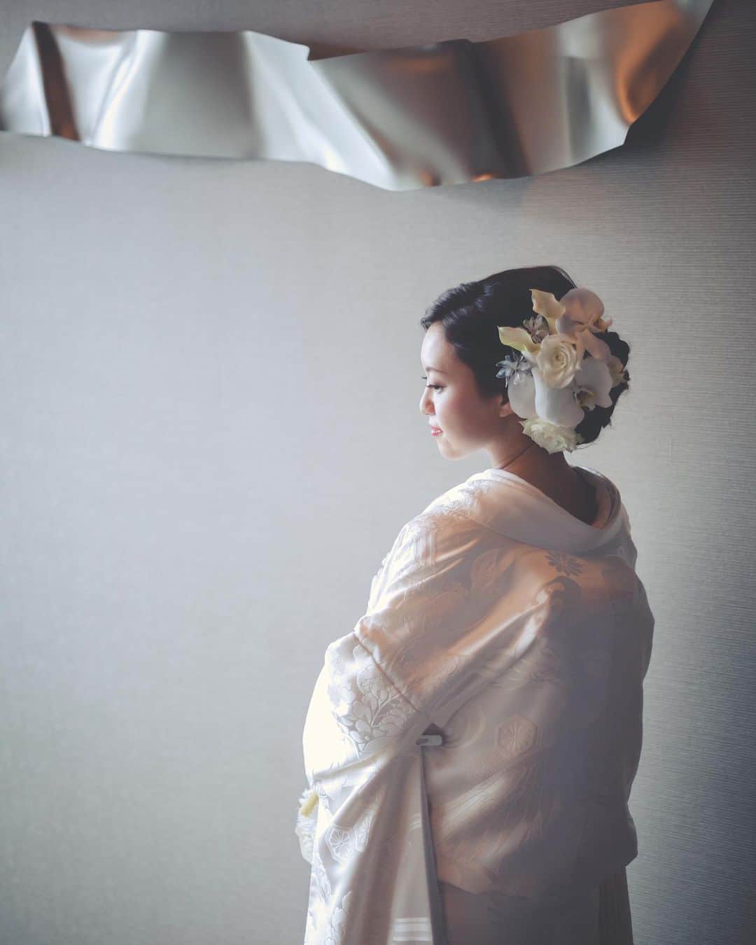 Conrad Osakaさんのインスタグラム写真 - (Conrad OsakaInstagram)「・ 日本伝統の白無垢と、コンラッド大阪のアートが融合すれば、こんなにもスタイリッシュでアーティスティックに。 ・ 清楚で凛とした美しさを備えた、先輩コンラッド花嫁をシェアします。 ・ #weddingphotography #wedding#weddingphotoinspiration #weddingdress #weddingpictures #Congratulations #bride #osaka #japan #結婚式準備 #花嫁 #プレ花嫁 #前撮り #後撮り #結婚式 #結婚式写真 #結婚式前撮り #前撮り写真 #関西花嫁プレ花嫁 #ウェディング #コンラッド大阪 #conradosaka #コンラッド大阪花嫁 #コンラッド花嫁 #inspiredbyyou」5月13日 18時54分 - conradosaka