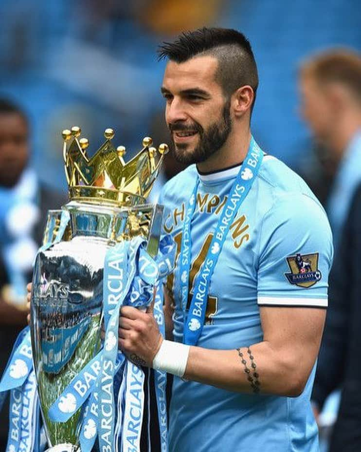 アルバロ・ネグレドさんのインスタグラム写真 - (アルバロ・ネグレドInstagram)「Congrats @mancity!!! Premier League is Skyblue... again! 💙 Let's go for the Treble!!‬」5月13日 18時49分 - alvaronegredo9