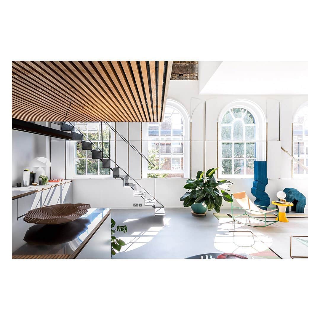 The Modern Houseさんのインスタグラム写真 - (The Modern HouseInstagram)「In our new series of insight reports, you can expect our findings from the worlds of design, architecture, interiors and housing. Follow the link in our bio to read the first of these reports – investment furniture and design pieces.  #furnituredesign #themodernhouse #investmentpiece」5月13日 18時50分 - themodernhouse