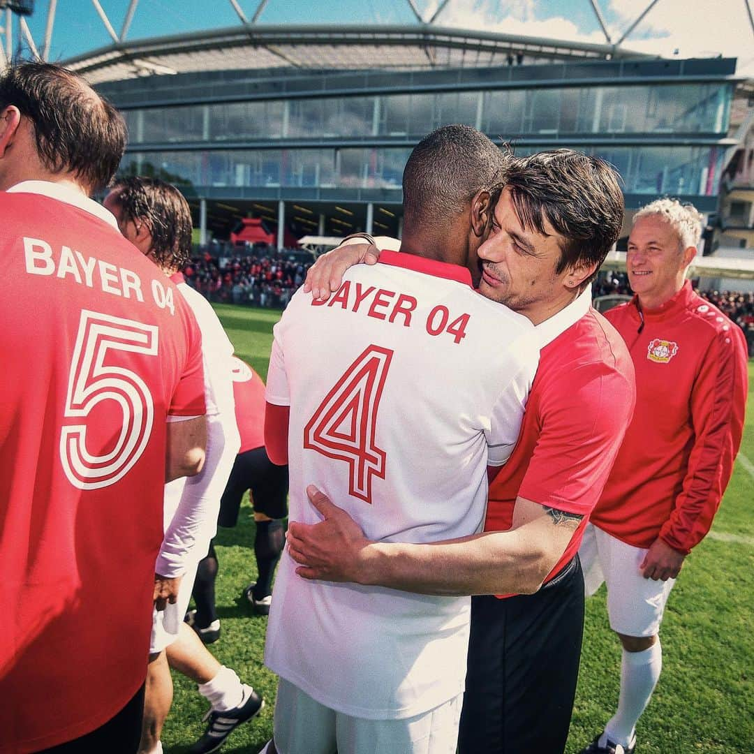 バイエル・レバークーゼンさんのインスタグラム写真 - (バイエル・レバークーゼンInstagram)「Close game of our legends! Team ⚪️ beats team 🔴 with 6-5!  1:0 Helmes 2:0 @berbo9  2:1 Reinartz 3:1 Helmes 3:2 Kießling 4:2 @simonrolfes  5:2 Helmes  5:3 @ulfkirsten999  6:3 @7paulosergio  6:4 Masmanidis 6:5 Kießling  #40JahreBundesliga #Bayer04 #Werkself」5月13日 18時53分 - bayer04fussball