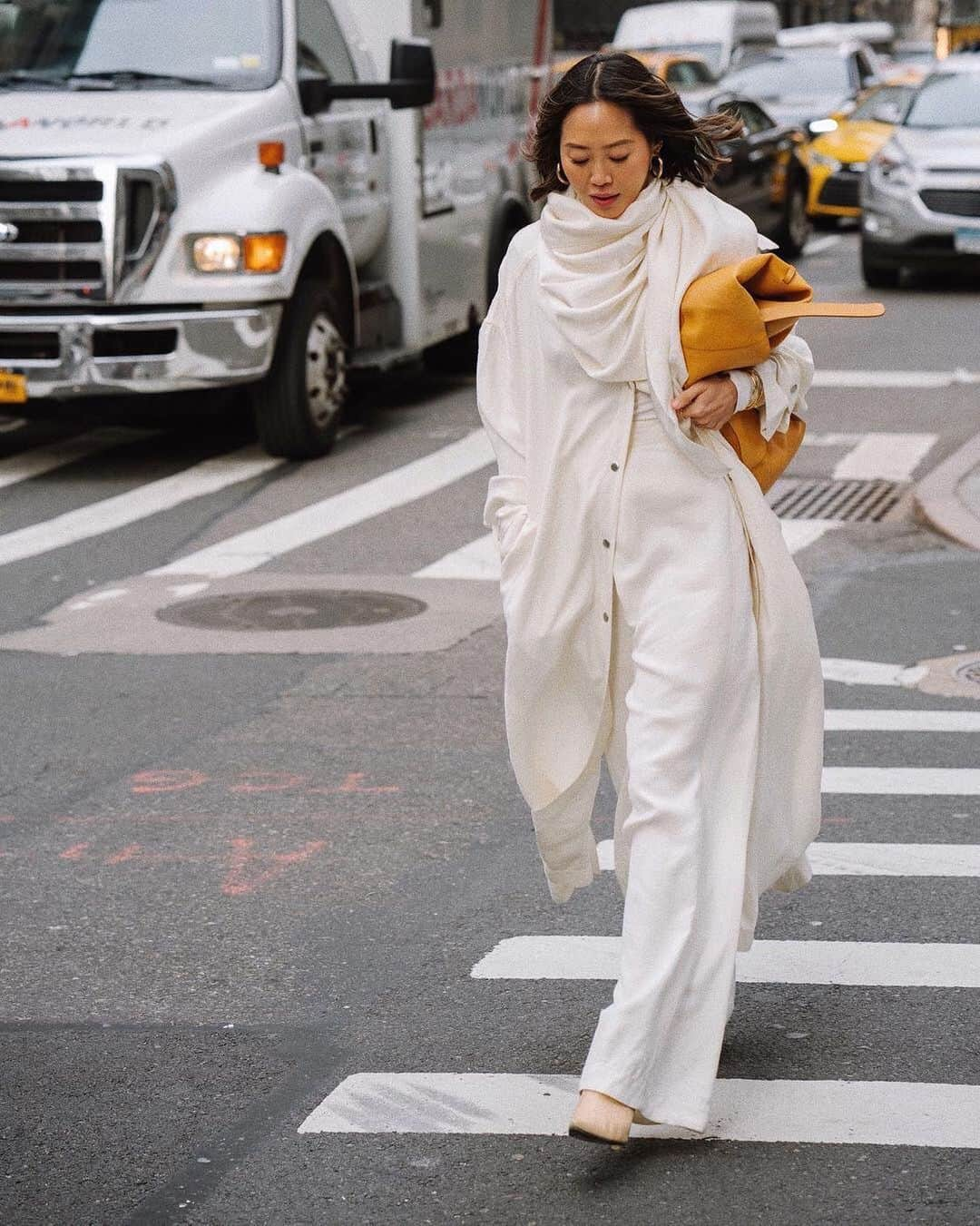 Taki Tanakaさんのインスタグラム写真 - (Taki TanakaInstagram)「#aimeesong in #31philliplim  #かわ #🖤 @iza_official #instorenow #入荷 #31フィリップリム  #repost @aimeesong ・・・ All white yesterday with a pop of yellow for @31philliplim #31fall2019」5月13日 19時08分 - tanakataki