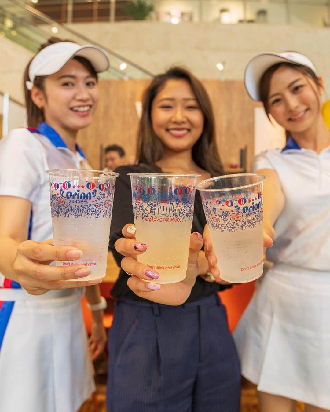 のインスタグラム：「🌞オリオンビールからチューハイでるってよ！🌺 . 今日は那覇の久茂地にあるタイムスビルで、 オリオンビールがだしたチューハイブランド #WATTA の発売記念イベントに参加してきました^ ^！ . 今日から水曜日までの３日間開催されています^ ^！ 美味しい沖縄素材の料理も一緒に楽しめて 今回発売する３つの商品（第１弾はシークヮーサー！）他、 開発中・研究中のフレーバーも 試飲できるブースもありましたよー😄！ . この期間に夕方から夜、那覇にいる予定の方いるかな😄？ もしいたらオリオンビール初！チューハイブランドの 発売記念イベント、Meet WATTAに参加して #WATTA 味わってみてくださいねー🌞！！ _______________________________________________________ ・発売記念イベント　MEET WATTA 【日時】5/13(月)〜5/15(水) 17:00〜20:00 【場所】那覇市久茂地2丁目2-2 久茂地タイムスビル1階 _______________________________________________________ #WATTA#オリオンチューハイ#MeetWATTA#シークヮーサー#チューハイ#オリオンビール#おきなわLikes#japan#okinawa#沖縄」