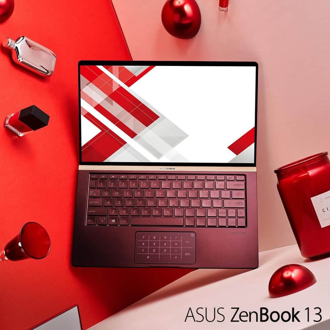 ASUSさんのインスタグラム写真 - (ASUSInstagram)「#ZenBook 13 has a crisp, clear, high-resolution display that makes any visual look their best.」5月13日 19時30分 - asus