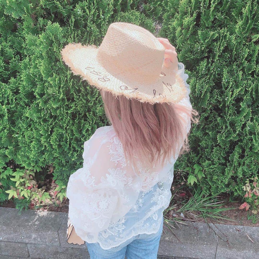 二宮璃子さんのインスタグラム写真 - (二宮璃子Instagram)「去年の夏に購入してたzaraの帽子👒👒 今年は沢山被ろ〜と💕💕 ． ． 今エルゴの抱っこ紐で家事する時おんぶ してるんやけどなんかしっくりこなくて おんぶ紐専用購入しようか迷ってる😳 使ってる方いたらおススメ教えてください♡ #女の子まま #ままコーデ #ファッション #おしゃれさんと繋がりたい #レトロガール #タンクトップ」5月13日 19時31分 - riixten