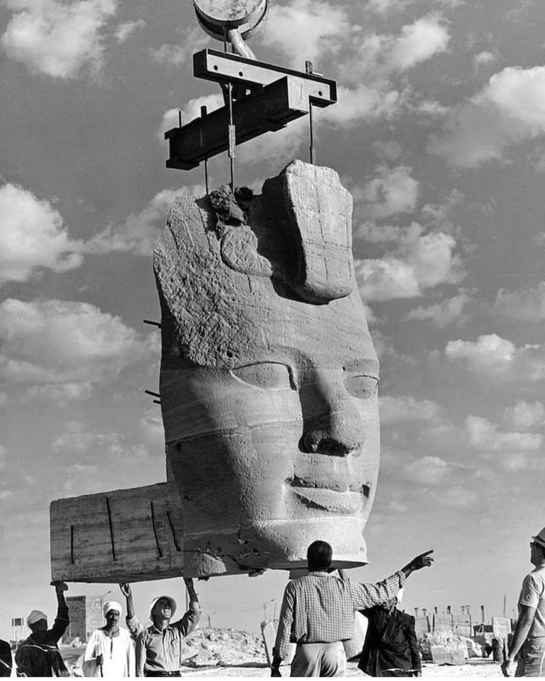 Meganさんのインスタグラム写真 - (MeganInstagram)「Relocation of the Abu Simbel temples, 1964-1966, Southern Egypt 〰 @mudimakes #temple #egypt」5月13日 19時33分 - zanzan_domus