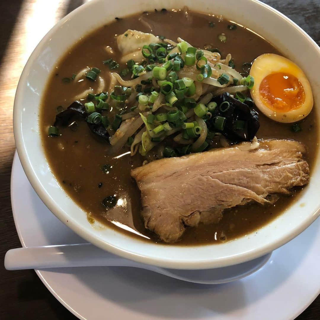 おごせ綾さんのインスタグラム写真 - (おごせ綾Instagram)「##らーめん倶楽部 #ラーメン好き #ラーメンパトロール #ラーメンインスタグラマー #麺スタグラム #麺 #中華 #スープ #味噌ラーメン #醤油ラーメン #noodle #noodles #noodlelover #noodleporn #instanoodle#猫満#新潟#東区#つけ麺#台湾つけ麺 【大食い】つけ麺、ラーメン7種類制覇！あっさり、淡麗、背脂、麻婆、激辛等総重量約5.2kg大食い！じゃんけんもあり？ https://youtu.be/f0YazPwr4ng」5月13日 19時35分 - ogose0123