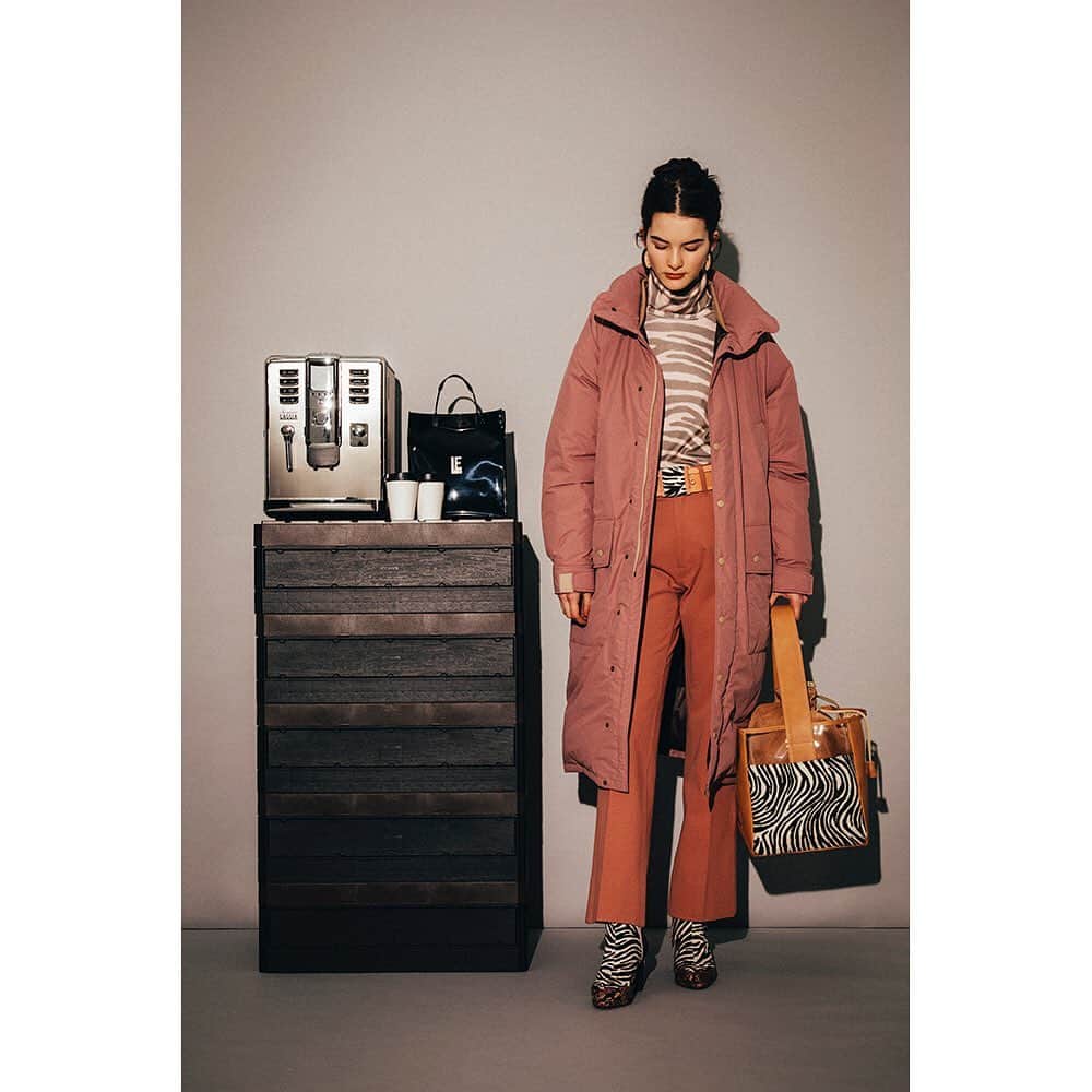 シアタープロダクツのインスタグラム：「-------------------- THEATRE PRODUCTS 2019-20 A/W COLLECTION "LEOPARD COFFEE"  #theatreproducts #シアタープロダクツ #2019autumnwinter #leopardcoffee」