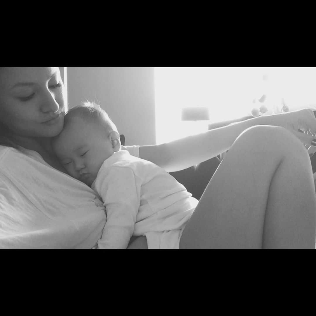 橋本麗香のインスタグラム：「全てのお母様に❤️ 愛と尊敬を🌹 ． お母さんにしてくれた子供にも感謝🤱🏼💖 #きゃーちゃん0219」