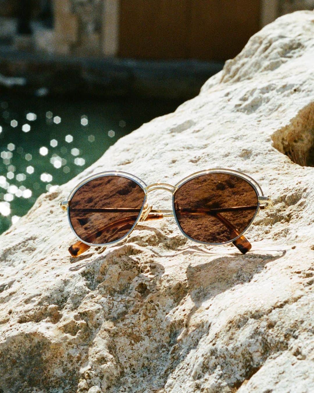 Meganさんのインスタグラム写真 - (MeganInstagram)「Zanzan TITA silver and gold metal frames in the glorious Mediterranean sun ✨ #zanzaneyewear #サングラス #선글라스 #lunettes #occhiali」5月13日 19時41分 - zanzan_domus