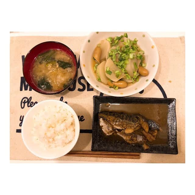 中山こころさんのインスタグラム写真 - (中山こころInstagram)「* お魚定食🐟 * #さばの味噌煮  #崩れちゃった  #かぶとソーセージ #久しぶりの白米  #定食風  #cocoskitchen  #ここ飯」5月13日 19時54分 - coocoorooo