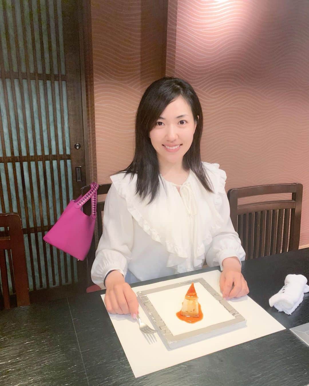 笠りつ子さんのインスタグラム写真 - (笠りつ子Instagram)「熱い応援有難うございました^_^  毎日、甘い物食べて 今日履いてるジーンズ👖のボタン止まらんかった🐖。。。🍪🍮🍭🤤 #サンタさん有難う  #いつもすっぴんだけど今日はかなり白く飛ばしてます🤣」5月13日 19時55分 - ryuritsuko