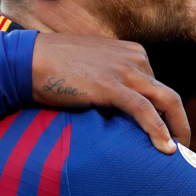 FCバルセロナさんのインスタグラム写真 - (FCバルセロナInstagram)「Whose tattoo is this? 🤔 ¿De quién es este tatuaje? 🤔 De qui és aquest tatuatge? 🤔」5月13日 19時52分 - fcbarcelona