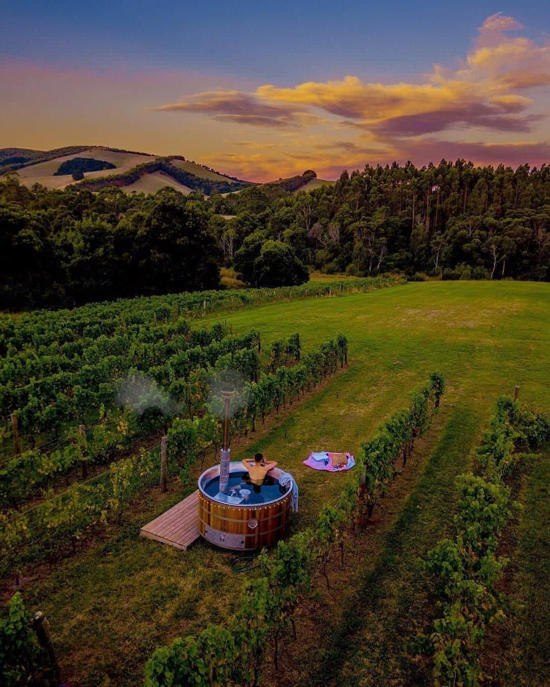 Australiaさんのインスタグラム写真 - (AustraliaInstagram)「We’ve found the perfect spot to spend ALL winter 🛁 😉 @rayofmelbourne celebrated his birthday by enjoying “blissful views whilst dipped warmly in a hot tub amongst the vines at @waratahhillsvineyard” in @visitgippsland. This was a special experience curated by #WineDownPopUpHotel, where guests get to stay in beautifully crafted, converted eco-luxury shipping containers in various #wine regions around Victoria. The series is currently popping up at #KingValley’s @dalzottowines till 2 June, and will then move on to #Macedon’s @mounttowrongvineyard from 7 June to 7 July. These one-off experiences are all within driving distance from @visitmelbourne, so you’d best get in quick before they’re booked out!  #seeaustralia #visitvictoria #visitgippsland #travel #yourhappyspace」5月13日 20時00分 - australia