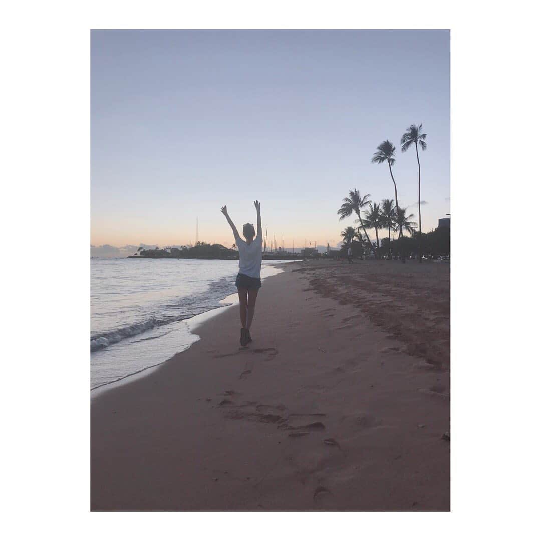 葉月ゆめさんのインスタグラム写真 - (葉月ゆめInstagram)「ごきげん 🙌🏻🌴🍍🌈 #hawaii #sunset #gwtrip #trip #instagood #instalike #happy #ハワイ #サンセット #海 #旅行 #幸せ #自然」5月13日 20時12分 - yume_hazuki