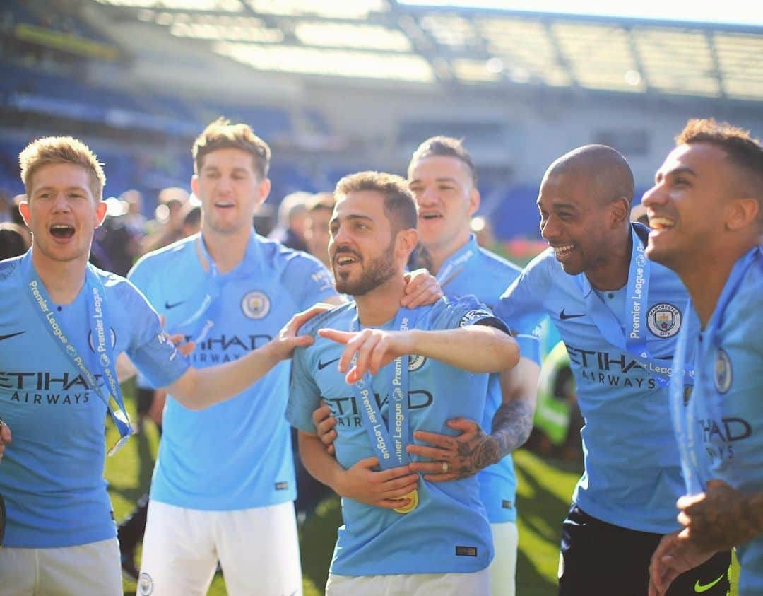 フェルナンジーニョさんのインスタグラム写真 - (フェルナンジーニョInstagram)「🏆🏆🏆 Enjoy your moment, blues! We did it again! WE ARE CITY 💙」5月13日 20時21分 - fernandinho