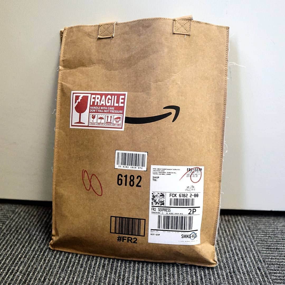 のインスタグラム：「my new bag!! めちゃくちゃどストライクな可愛いデザイン♪ #amazon #ではない #ダンボール #でもない  #fr2」