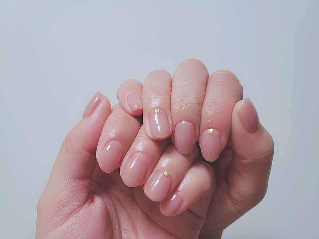 堤ゆきみのインスタグラム：「ネイル変えました。チョーシンプルベージュ。」