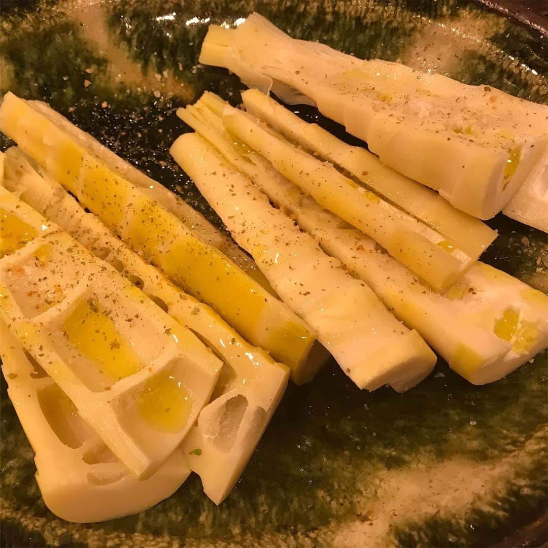 栗原友さんのインスタグラム写真 - (栗原友Instagram)「戴いた古参筍と大名筍を蒸しました。超美味！天ぷらもしなきゃ。籾木くんありがとうございます！」5月13日 20時41分 - kuri__tomo