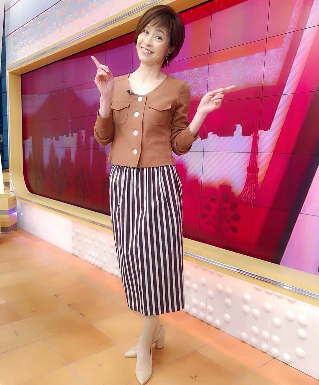 今村涼子さんのインスタグラム写真 - (今村涼子Instagram)「１枚目、よくわかんないポーズになりました。#衣装 トップス #MONGRE スカート  #BENEAT スカートは、リバーシブルで裏は茶色一色になります。 イヤリング#imac #スーパーjチャンネル #633天気 #530天気」5月13日 20時45分 - ryoko.imamu