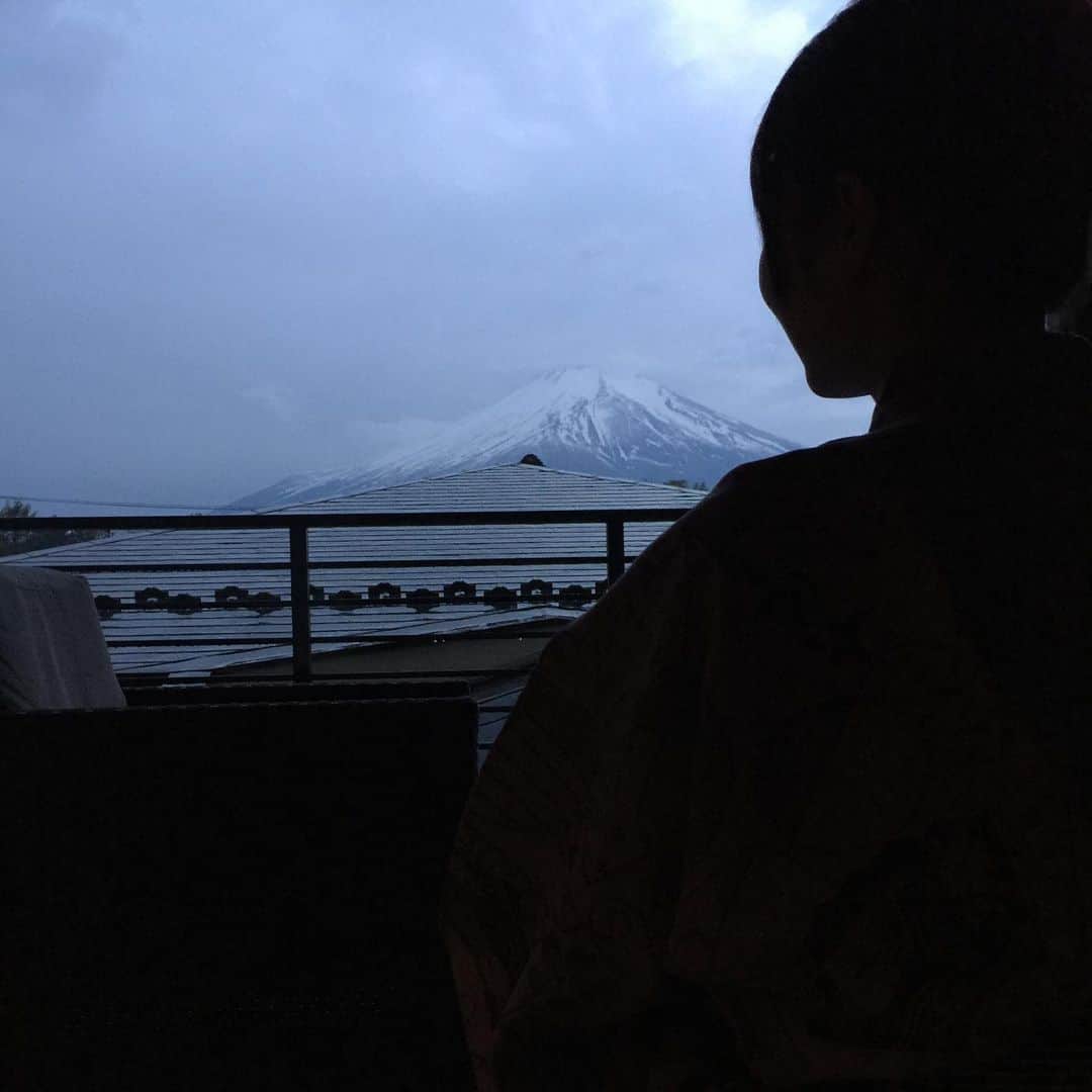 嶺乃一真さんのインスタグラム写真 - (嶺乃一真Instagram)「りりかと令和最初のふたり旅へ✨ 奇跡の連続の腹筋崩壊の旅🤣 綺麗な富士山も拝めました🗻 ライオンの赤ちゃんがたまらなく可愛かった😍 いつも私を笑顔にしてくれてありがとう❤️」5月13日 20時46分 - happy2ndlife