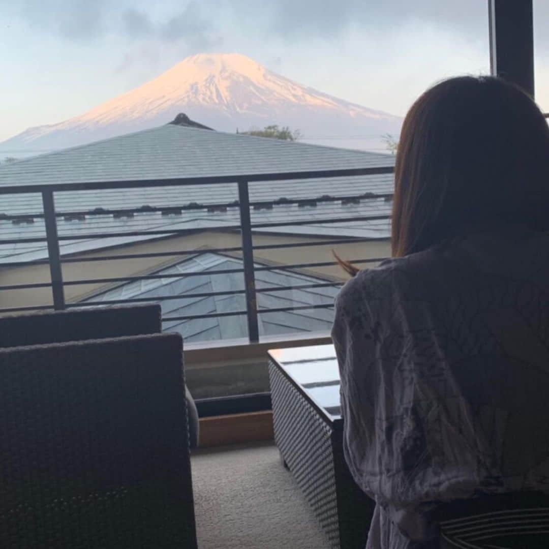 嶺乃一真さんのインスタグラム写真 - (嶺乃一真Instagram)「りりかと令和最初のふたり旅へ✨ 奇跡の連続の腹筋崩壊の旅🤣 綺麗な富士山も拝めました🗻 ライオンの赤ちゃんがたまらなく可愛かった😍 いつも私を笑顔にしてくれてありがとう❤️」5月13日 20時46分 - happy2ndlife