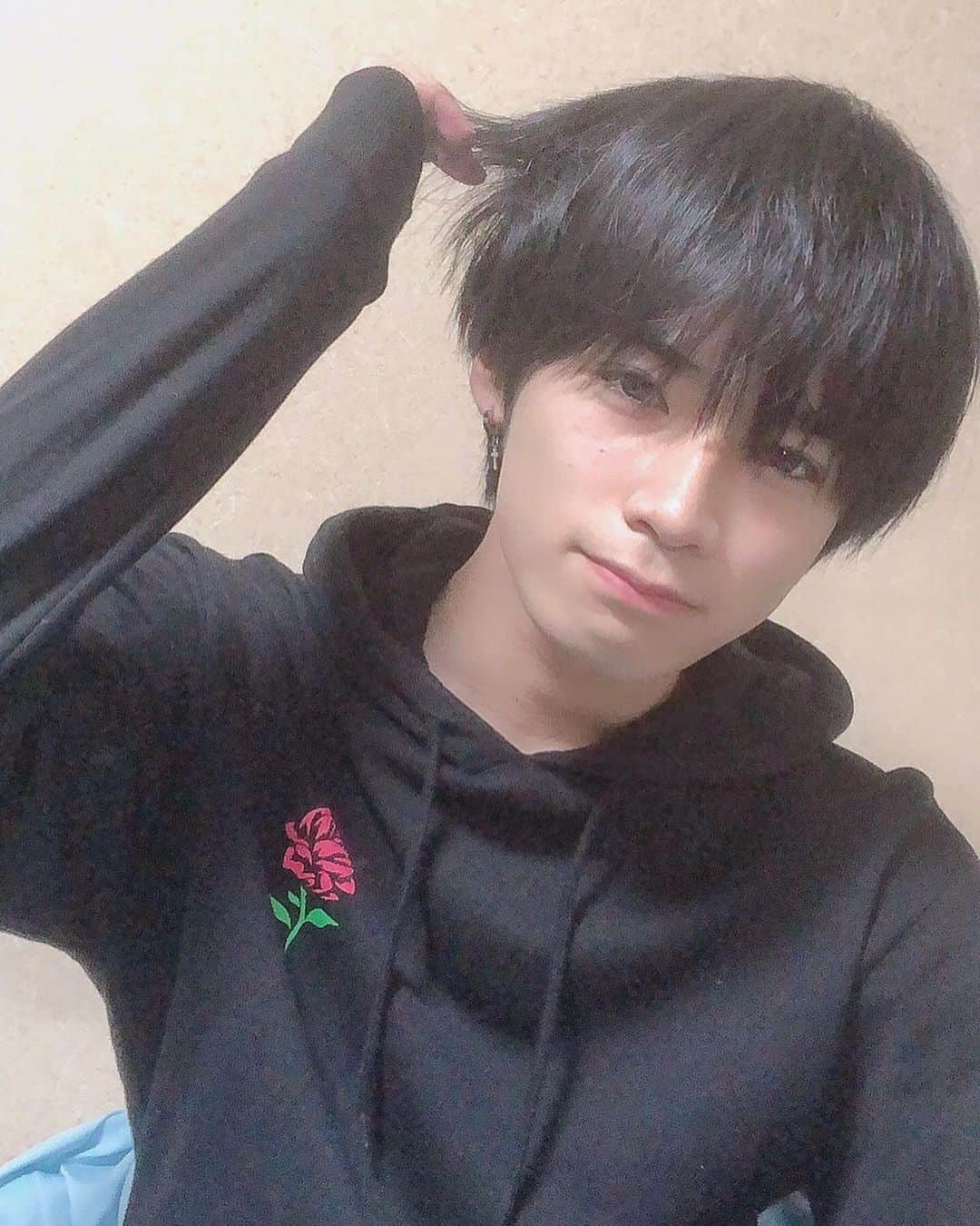 大谷悠哉さんのインスタグラム写真 - (大谷悠哉Instagram)「オフ感😤😤 #薔薇 #彼女目線 #tiktok  #followｍe #love  #loveyourself #instaguam  #fashion #Love #instagood 	#followme #selfie #instadaily 	#instalike  #日本 #JAPAN #メガネ #メガネ男子 #眼鏡 #眼鏡男子  #wego」5月13日 20時55分 - s_410yuya