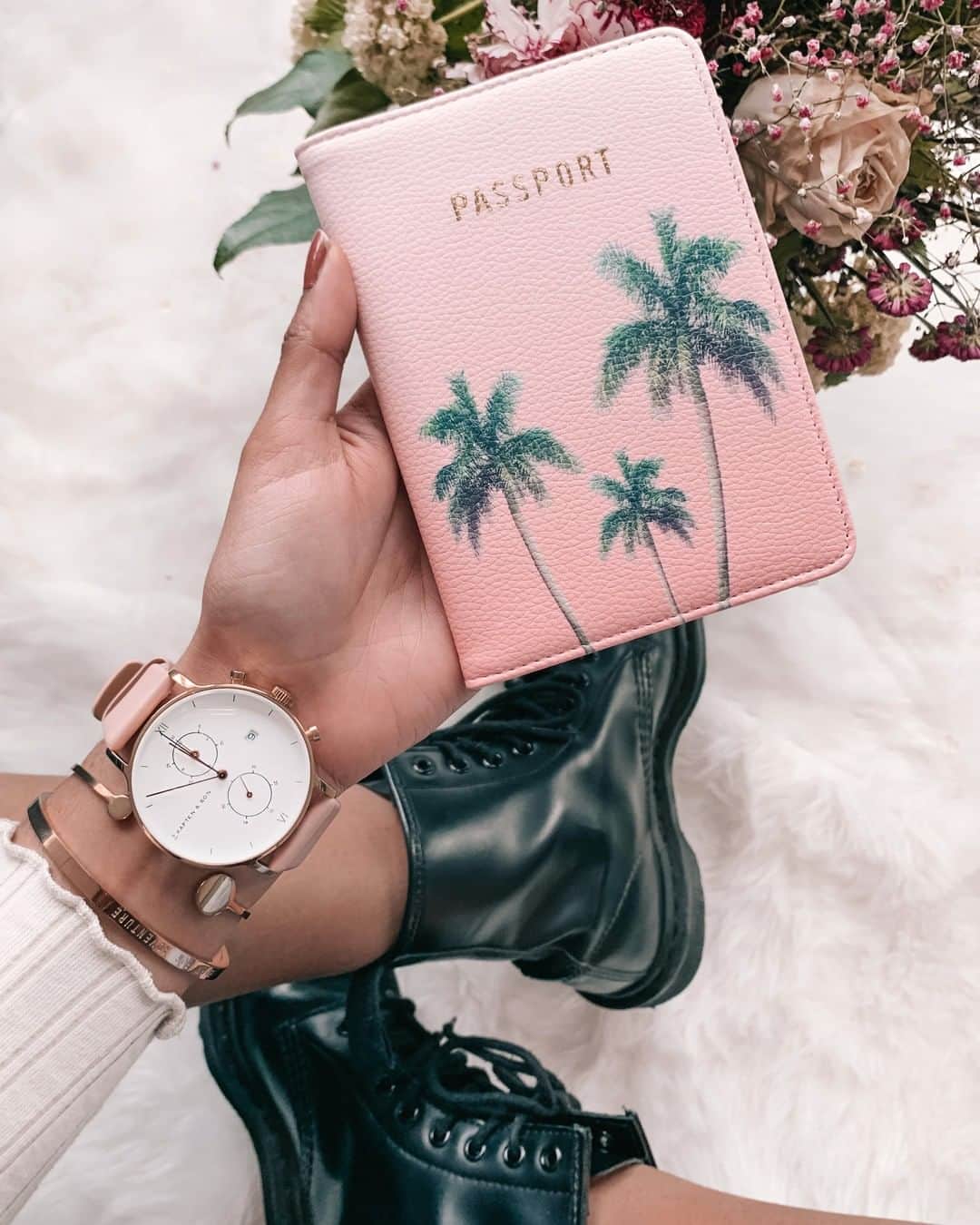 Kapten & Sonさんのインスタグラム写真 - (Kapten & SonInstagram)「'Life was meant for good friends and great adventures.' 💕 Fill your passport with great adventures! #bekapten #kaptenandson⠀ .⠀ .⠀ .⠀ #passport #passportpassion #watches #ootd #ootdfash #fashionlover #summervibes #summertime #fashioninspo」5月13日 21時00分 - kaptenandson