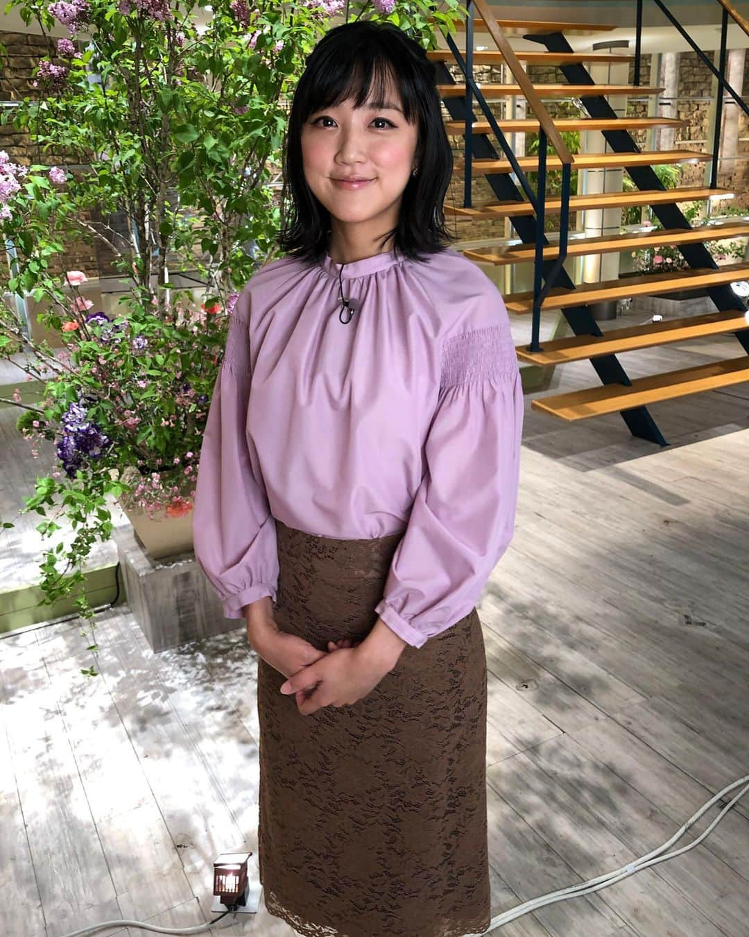 竹内由恵さんのインスタグラム写真 - (竹内由恵Instagram)「先週の衣装です😊 1枚目は「抹茶みたいだねー」と言われましたが、確かに！同系色で合わせるのもおしゃれですよね。  1枚目 ブラウス BEATRICE(ベアトリス) スカート BRAHMIN(ブラーミン) 2枚目 ブラウス・スカート  C+(シープラス) 3枚目 ブラウス・スカート EPOCA THE SHOP(エポカ ザ ショップ) 4枚目 ブラウス・スカート INED(イネド) 5枚目 ワンピース CELFORD(セルフォード)  #アナウンサー衣装 #beatrice #brahmin #c+#epocatheshop #ined #celford」5月13日 21時04分 - yoshie0takeuchi