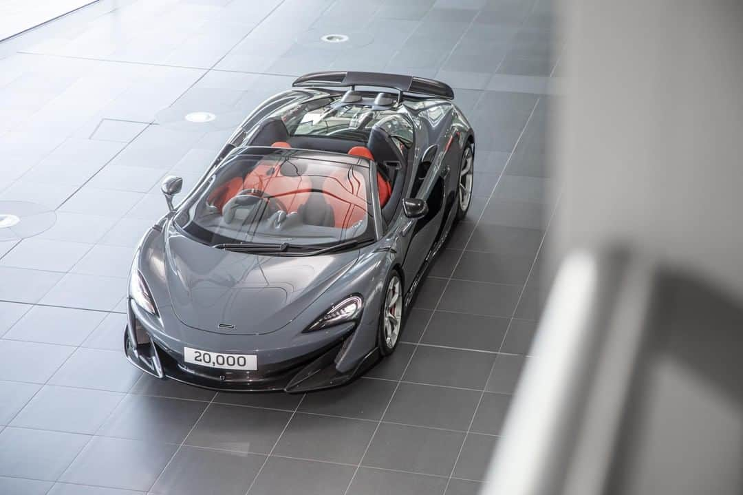 McLaren Automotiveさんのインスタグラム写真 - (McLaren AutomotiveInstagram)「As we celebrate a #600LTSpider being the 20,000th car coming out of the McLaren Production Centre, do you know what was the first, back on July 18 2011?」5月13日 21時08分 - mclarenauto