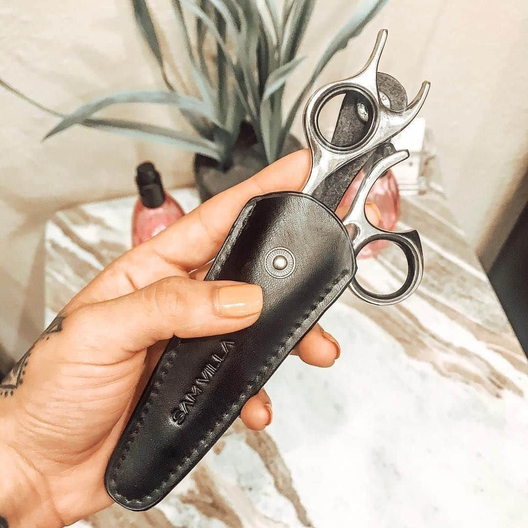 Sam Villaさんのインスタグラム写真 - (Sam VillaInstagram)「"These are my favorite shears ever!!!!! I’m obsessed with @samvillahair and their tools. Such a great quality, the best precision, and affordable! Totally recommend to my hairdresser friends." - @brittneyndonaldson .⠀ ⠀ Do you feel pain or soreness in your neck or shoulder while cutting hair? For many stylists this happens because traditional shear handles force you to raise your elbow while cutting hair. The ergonomic forward set thumb position on Sam Villa shears forces your elbow down while you cut, eliminating neck and shoulder pain. ⠀ ⠀ Now offering stylists multiple payments at ZERO INTEREST, we are pleased to be able to make #SamVillaTools even more accessible to our #SamVillaCommunity. ⠀ ⠀ SHOP #SamVillaShears and other #SamVillaTools through the link in our bio!⠀ *⠀⠀ *⠀⠀ *⠀⠀⠀ #SamVillaHair #SamVilla #creativeliving #salonlife #hairstyling #saloneducation #beautyjunkie #beyondtheponytail #hairlook #haircutting #haircutandcolor #creativeliving #hairoftheday #hairdressermagic #hairprofessional #maneaddicts #hairdesign #hairvids #thatsdarling #modernsalon #beautylaunchpad #texturedcut #livedinhair #ittakesapro #prostylist #haircut⠀」5月13日 21時15分 - samvillahair