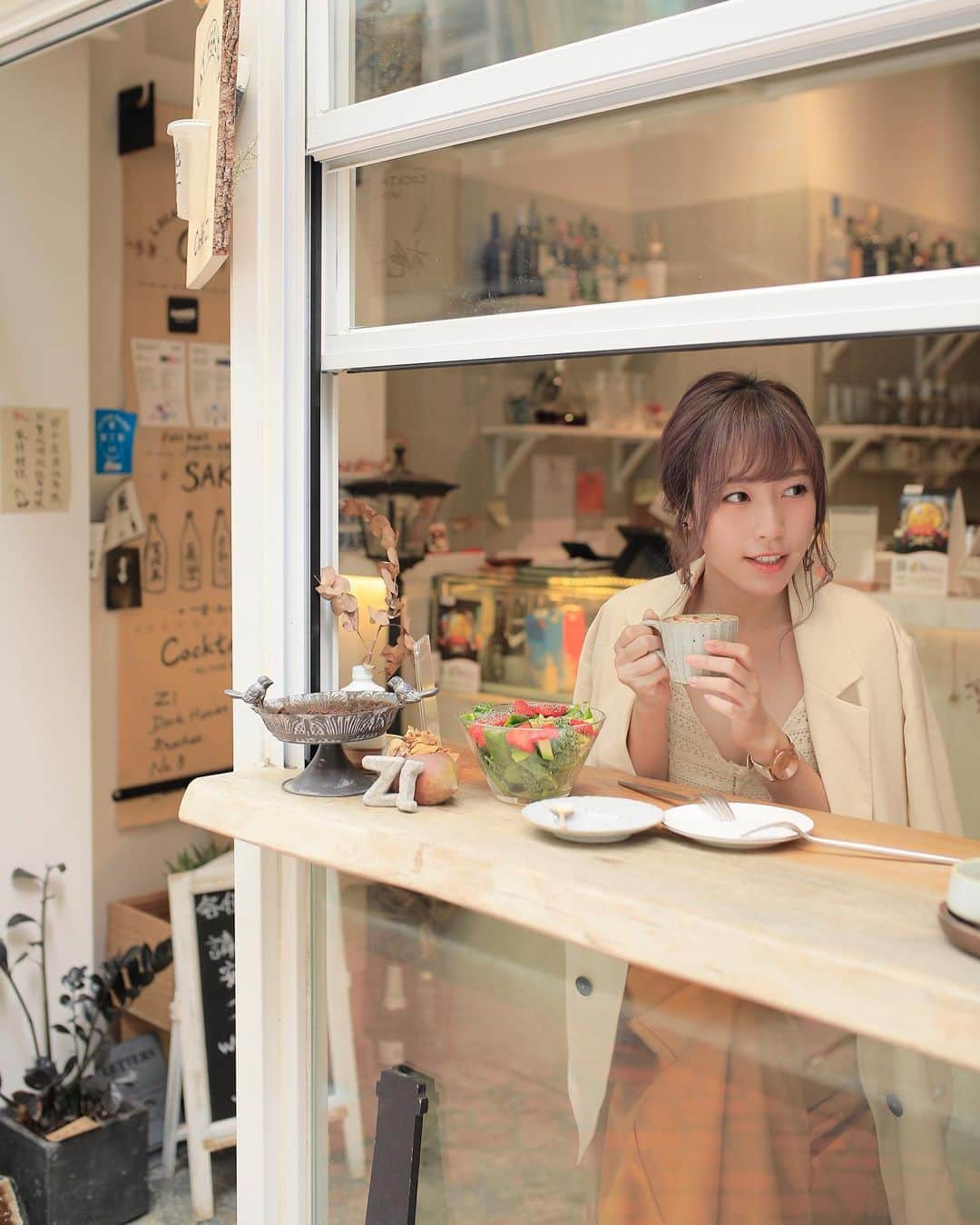Miss Hunnyのインスタグラム：「有人說我穿西裝外套多一份知性的味道， 但其實只是穿西裝的我比較自在， 畢竟也穿了10多年😊  #私圖 Hair make | Rick (96371903)」