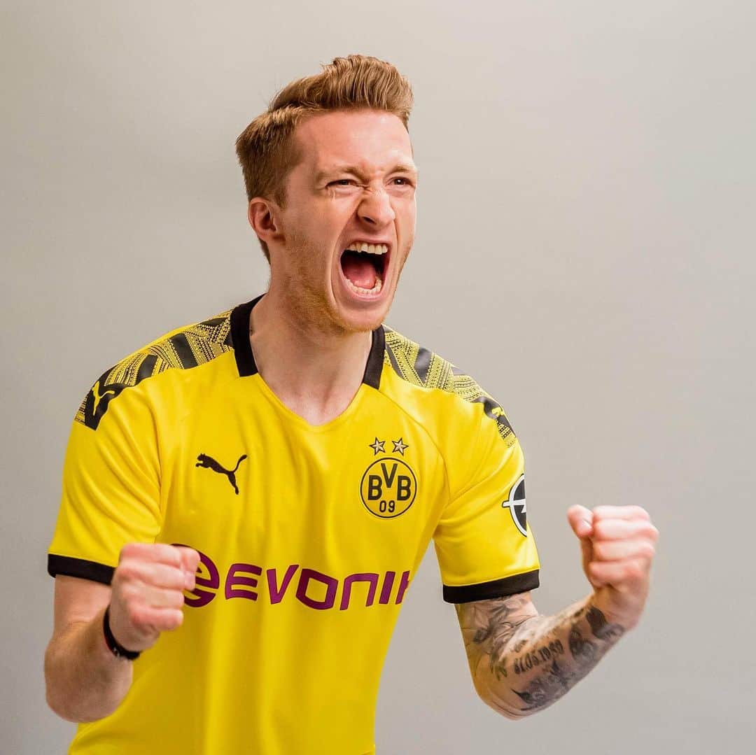 ボルシア・ドルトムントさんのインスタグラム写真 - (ボルシア・ドルトムントInstagram)「📸 Behind the scenes: shooting for the new home jersey. #borussiadortmund #dortmund #bvb #marcoreus #bundesliga #bvbjersey #dortmund #bundesliga #behindthescenes」5月13日 21時18分 - bvb09