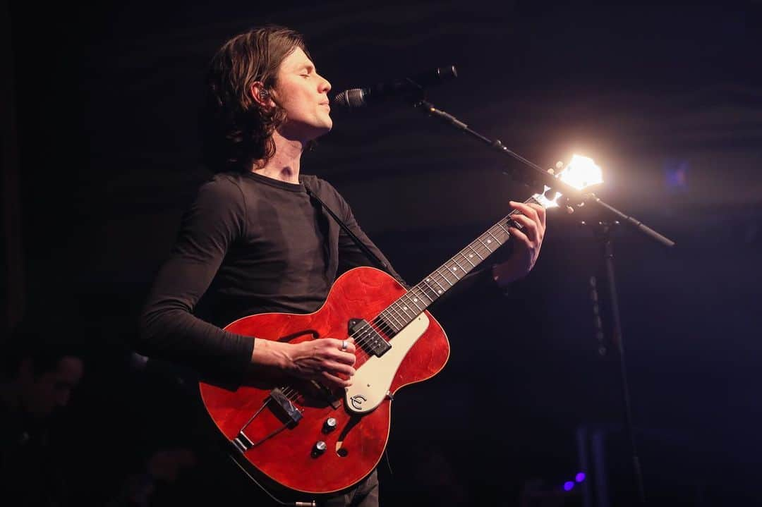 ジェームズ・ベイさんのインスタグラム写真 - (ジェームズ・ベイInstagram)「Got to play the famous Webster Hall in NYC last night for a taping of @artistsden Stay tuned, it will air later this year! 📷 @irocktheshot」5月13日 21時20分 - jamesbaymusic