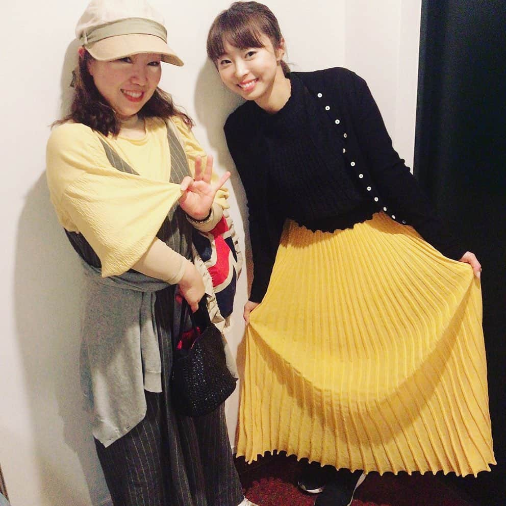 音花ゆりさんのインスタグラム写真 - (音花ゆりInstagram)「. . まさこの部屋 順調にお稽古してます🙌 . お稽古初日から黄色被りだったりかさんと私✨大変大変お世話になってます😊 . 一緒に歌わせて頂く曲…お楽しみに❤️ . . #まさこの部屋 #荒木里佳さん #黄色」5月13日 21時21分 - otohana.yuri