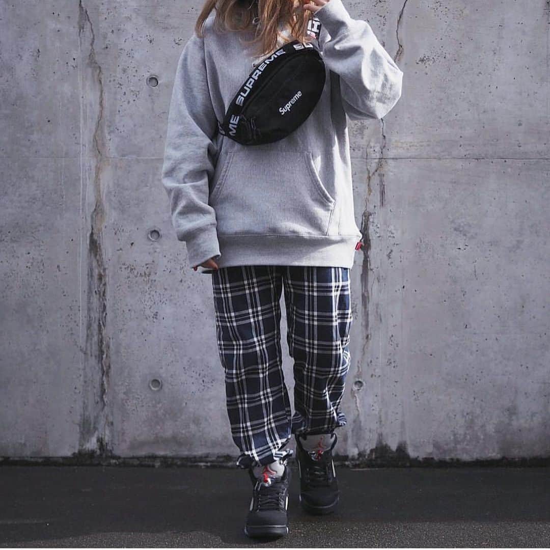 のインスタグラム：「. . . #ジャパスニ女子 タグより #ジャパスニピックアップ . . . model➡️ @ahobakaaaaa 👟 #NIKE #Jordan5og を使った#スニーカーコーデ ✨✨ ぜひ皆さんも参考にしてみては？💥💥 . . . #ジャパスニ #ジャパスニ女子 #ジャパスニピックアップ #sneaker #kicks #スニーカー #スニーカーコーデ #スニーカー男子 #スニーカー女子 #ナイキ #ナイキスニーカー #airjordan #airjordan #ジョーダン #ジョーダン5 #Jordan5 #supreme #supremenyc #シュプリーム」