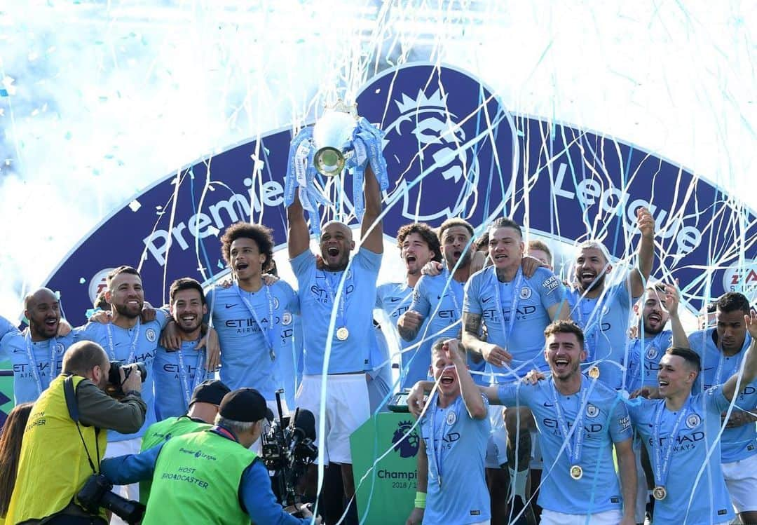 ヴァンサン・コンパニのインスタグラム：「‪One final down. One to go. So proud of this team. #ManCity #PremierLeague #Champions ‬」